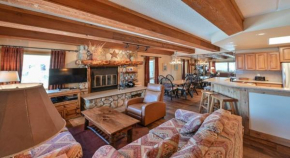 Spacious & Cozy Condo With Wood Fireplace condo